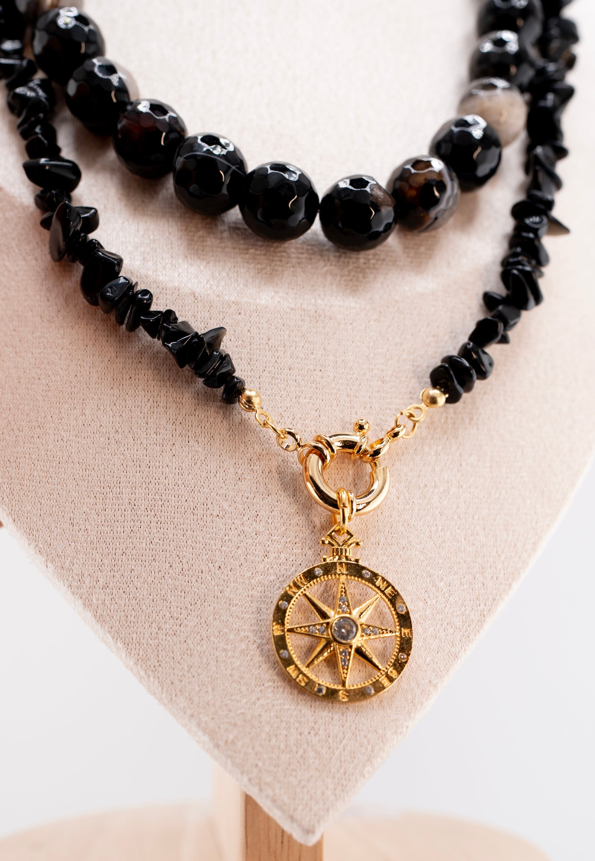 Black Onyx Beaded Necklace with Gold Compass Pendant – Natural Gemstone Statement Necklace for Women – Handmade Layered Crystal Jewelry, Boho Chic, Spiritual Protection Gift