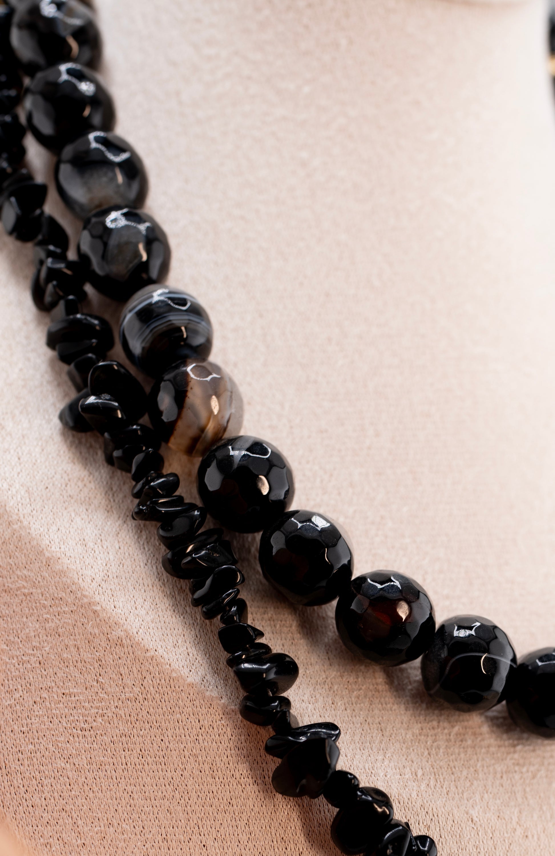 Black Onyx Beaded Necklace with Gold Compass Pendant – Natural Gemstone Statement Necklace for Women – Handmade Layered Crystal Jewelry, Boho Chic, Spiritual Protection Gift