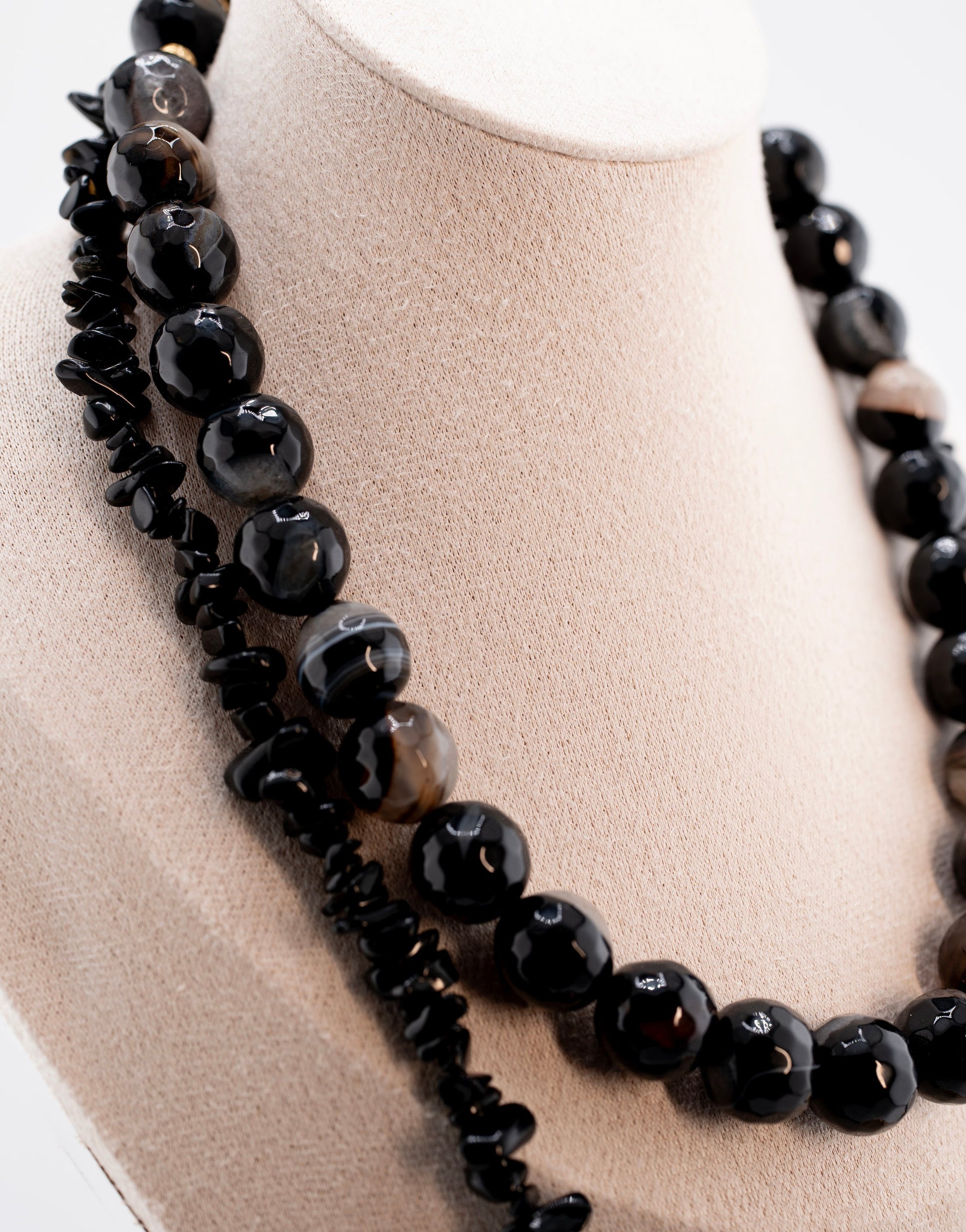 Black Onyx Beaded Necklace with Gold Compass Pendant – Natural Gemstone Statement Necklace for Women – Handmade Layered Crystal Jewelry, Boho Chic, Spiritual Protection Gift