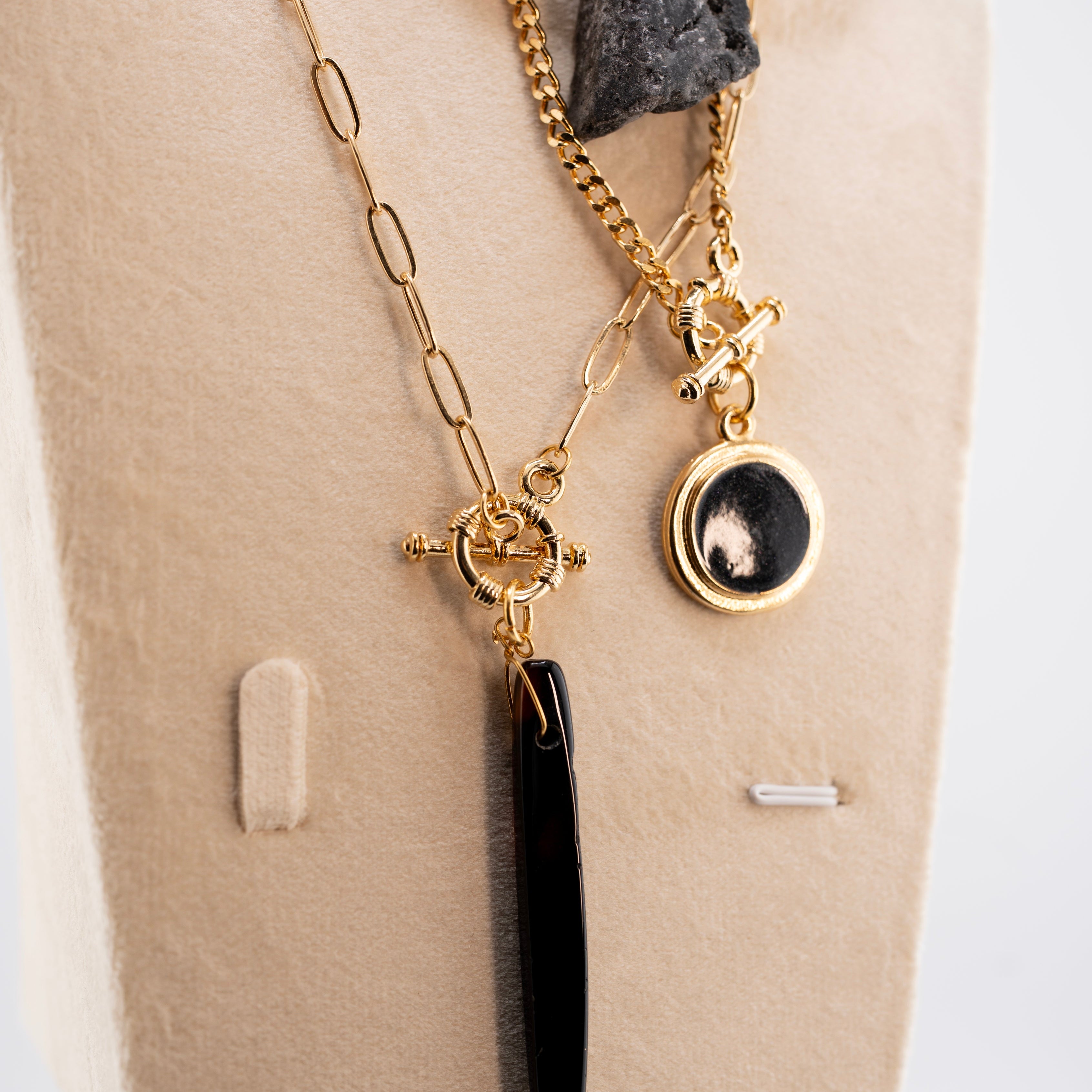 Layered Boho Gemstone Statement Necklace for Women – Natural Crystal Chunk, Gold Chain, Black Pendant, Unique Handmade Jewelry – Trendy Bohemian Multi-Strand Necklace for Gifts & Fashion